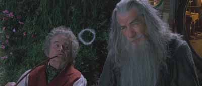 De pijprookscène met Bilbo en Gandalf De pijprookscène met Bilbo en Gandalf